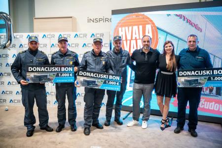 Prejemniki donacij ob praznovanju ACR Koroški gasilski zavod, PGD Ravne in PGD Kotlje ter zakonca Stočko